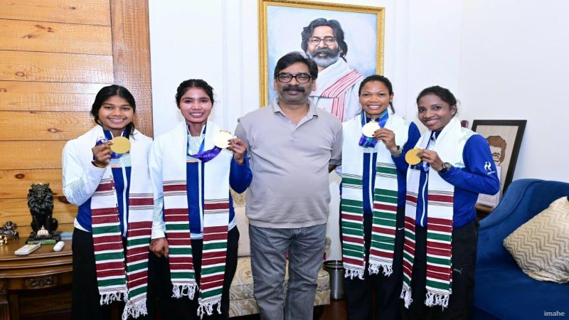 एशियन गेम्स में 44 साल बाद इतिहास रचकर स्वर्ण पदक के साथ रांची लौटीं झारखंड की बेटियां