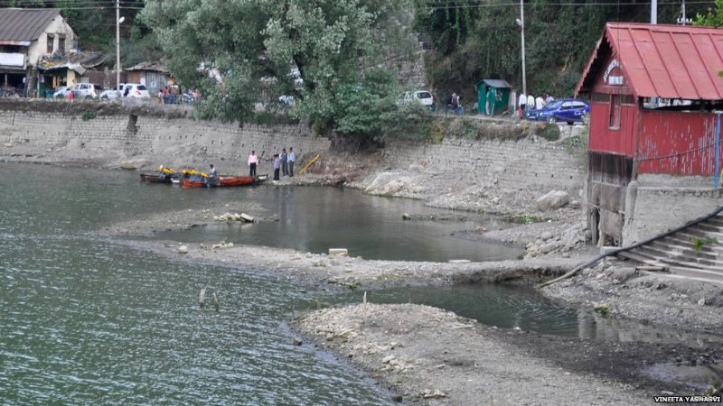 नैनीताल में उमड़ा पर्यटकों का भारी सैलाब, बेकाबू भीड़ देख स्थानीय लोगों का छलका दर्द