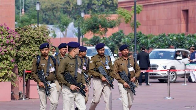 अहमदाबाद के 10 बड़े स्कूलों को मिला बम से उड़ाने का धमकी भरा ईमेल