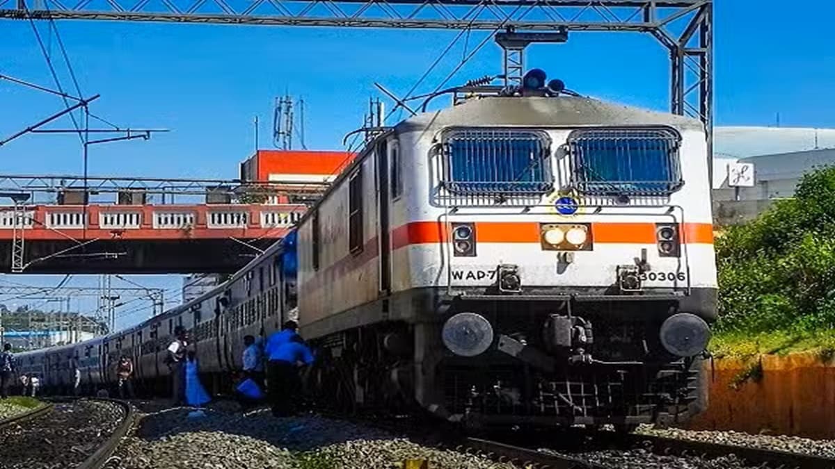 घर से निकलने से पहले पढ़ लें! 10 और 11 अक्टूबर को यूपी में कई ट्रेनें अचानक रद्द, वंदे भारत का भी बदला रूट