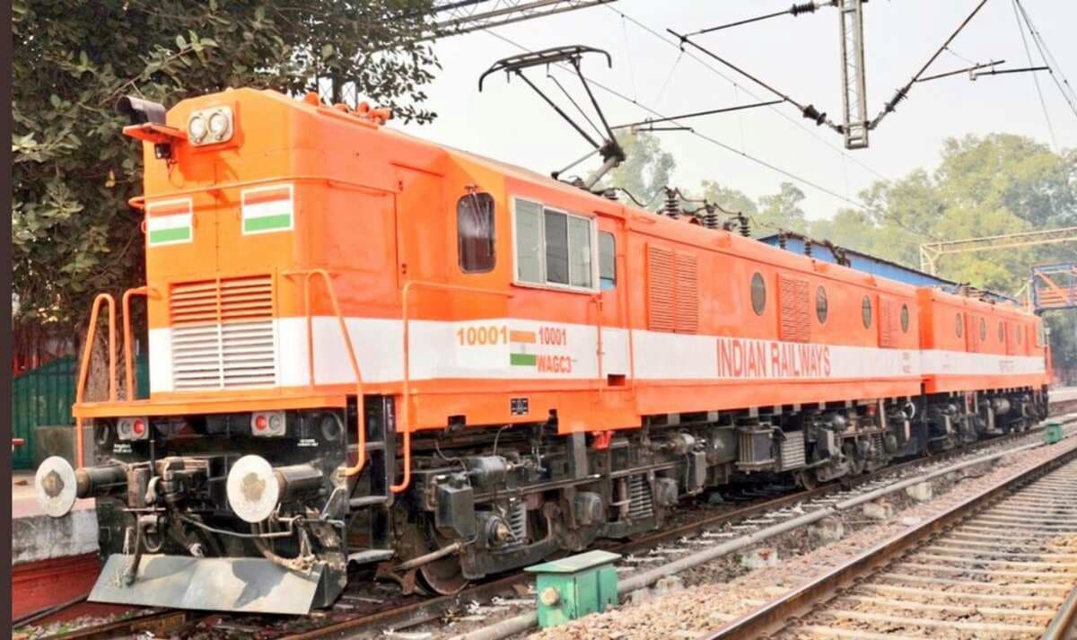दिल्ली जाने वाले सावधान! राजधानी और संपूर्ण क्रांति समेत ये ट्रेनें अचानक रद्द, घर से निकलने से पहले देखें लिस्ट