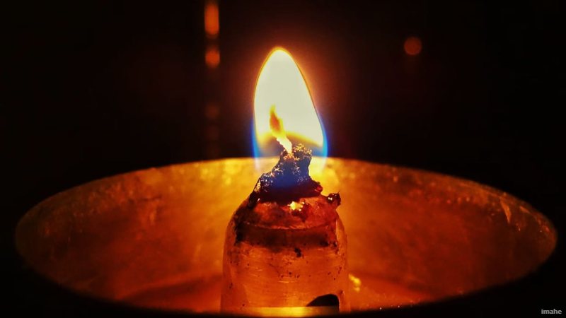 नवरात्रि के पावन दिनों में अखंड ज्योति जलाने का महत्व और उससे जुड़े कड़े धार्मिक नियम