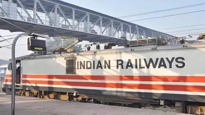 राजधानी दिल्ली में जारी उग्र प्रदर्शनों का रेलवे यातायात पर पड़ा गंभीर असर, रेल सेवाएं हुई ठप