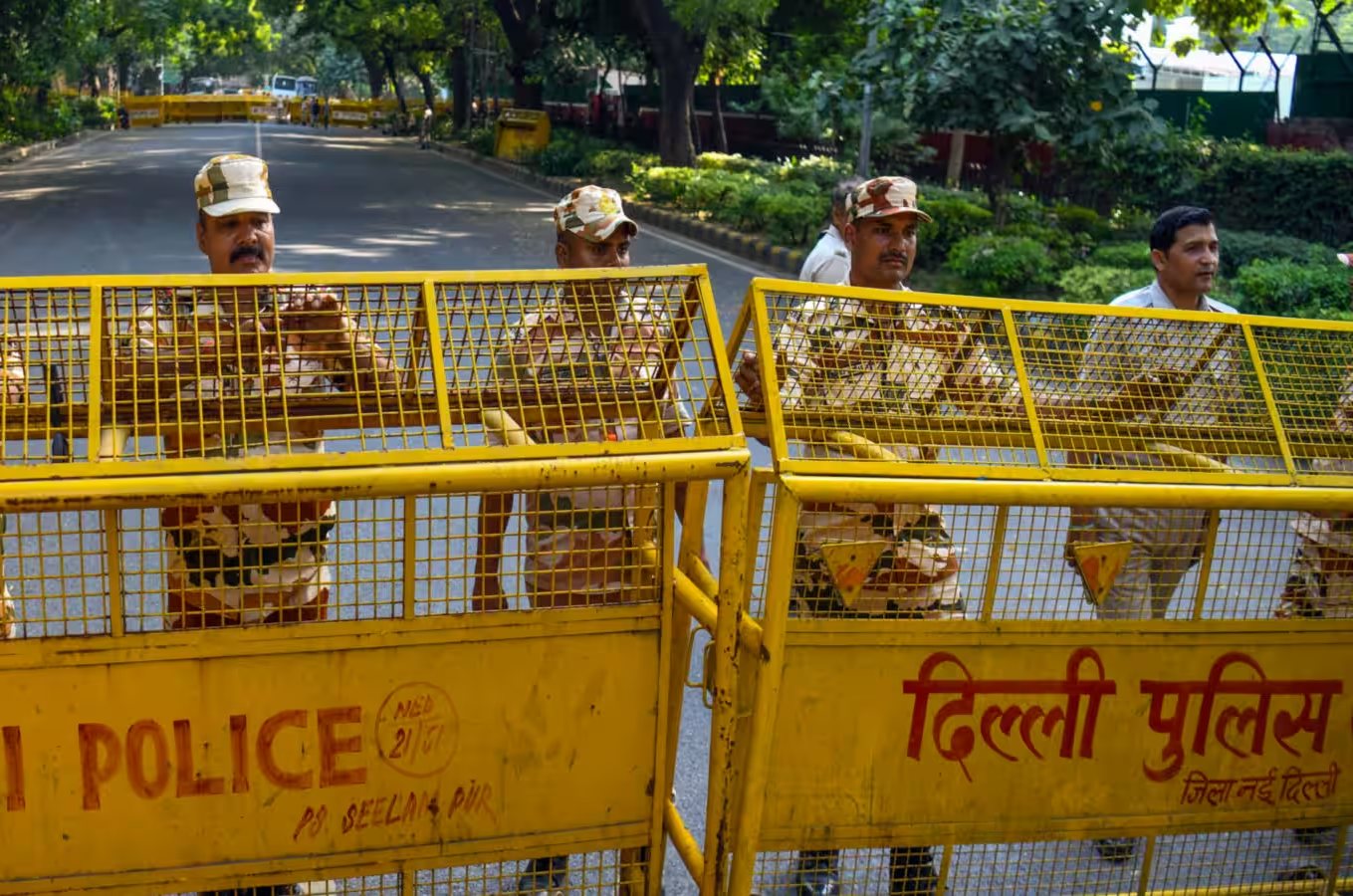 पुलिस के कड़े एक्शन से लेकर प्रदर्शनकारियों के तीखे तेवर तक