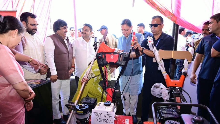 देहरादून में सेवा संकल्प शिविर, सीएम धामी ने बांटे कृषि यंत्र और महिलाओं की किट