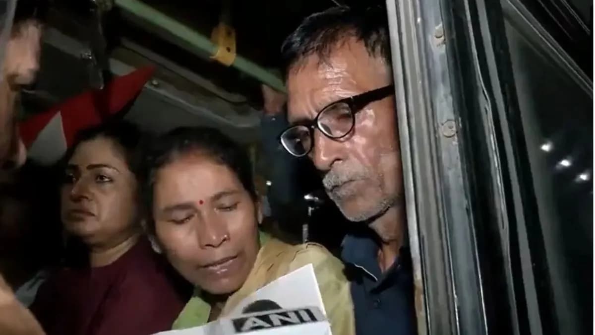 अंकिता भंडारी मर्डर केस: इंसाफ की मांग लेकर इंडिया गेट पहुंचे माता-पिता, तड़के सुबह पुलिस ने लिया हिरासत में