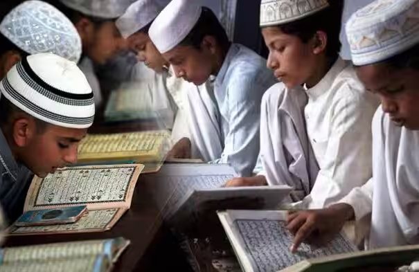 मदरसों में भी जुमे को छुट्टी नहीं होगी, रविवार को साप्ताहिक अवकाश