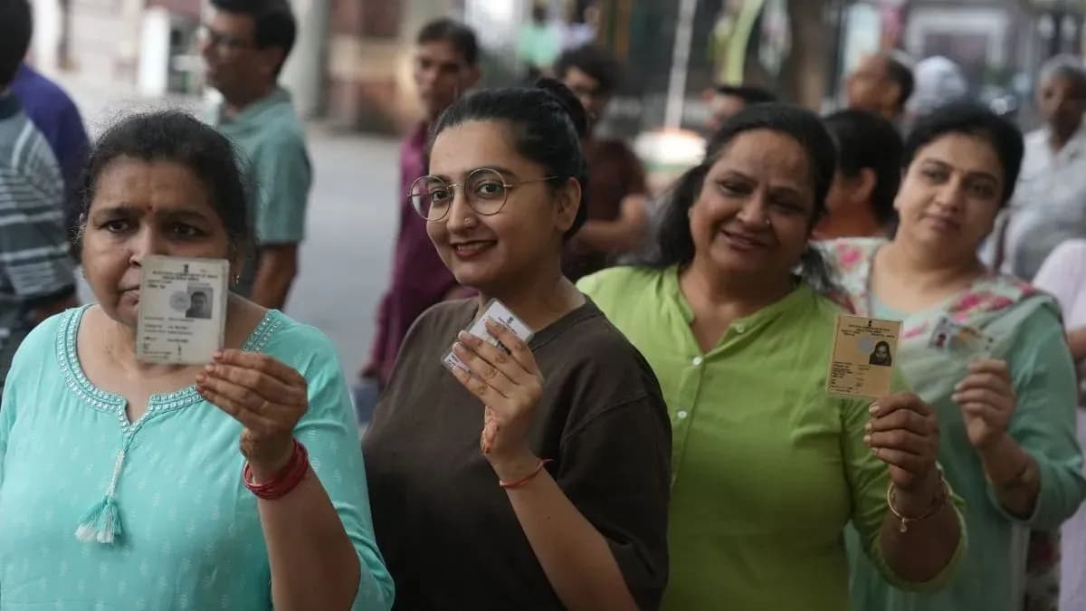 राजस्थान पंचायत चुनाव: 16 जिलों में वोटिंग शुरू, अलवर में EVM अटकी; जानें जमीनी समीकरण