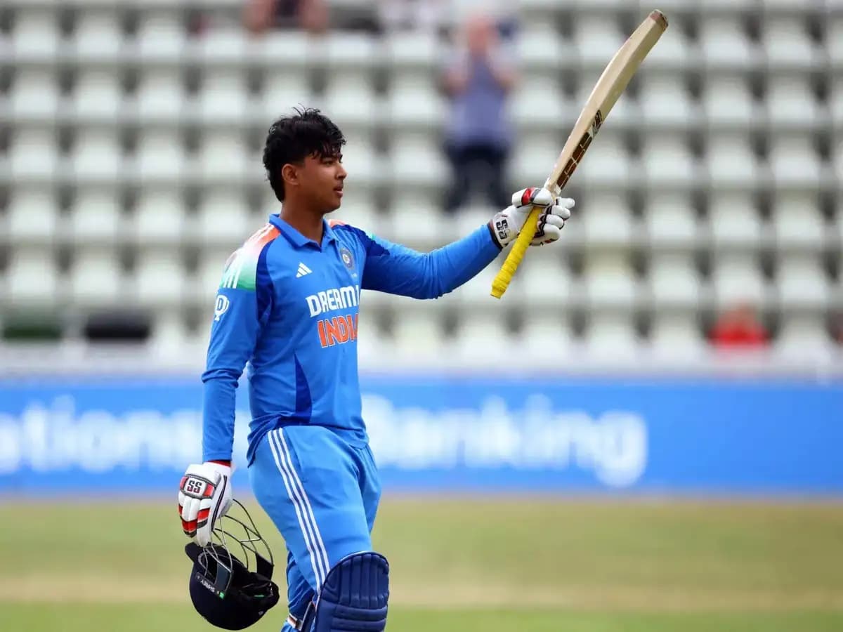15 साल के वैभव सूर्यवंशी का कोहराम! 19 गेंदों में 45 रन ठोक ICC T20 रैंकिंग में लगाई लंबी छलांग