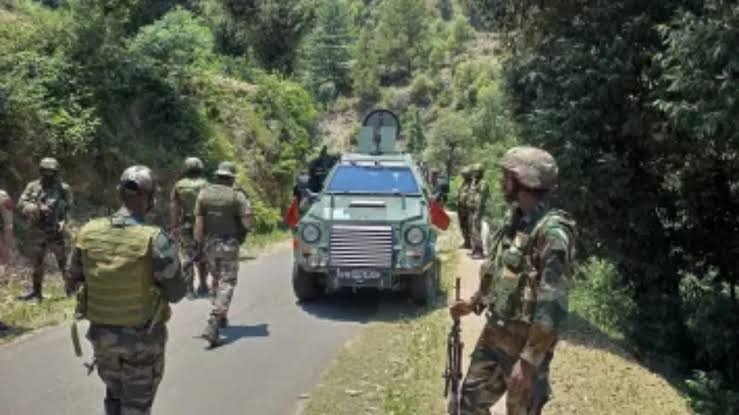 भारतीय सेना और सुरक्षा बलों के साझा अभियान में आतंकवादियों के गुप्त ठिकाने का बड़ा पर्दाफाश